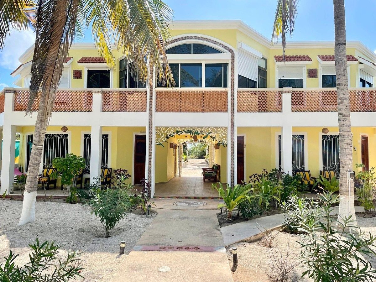 Casa amueblada con 5 recámaras frente al mar